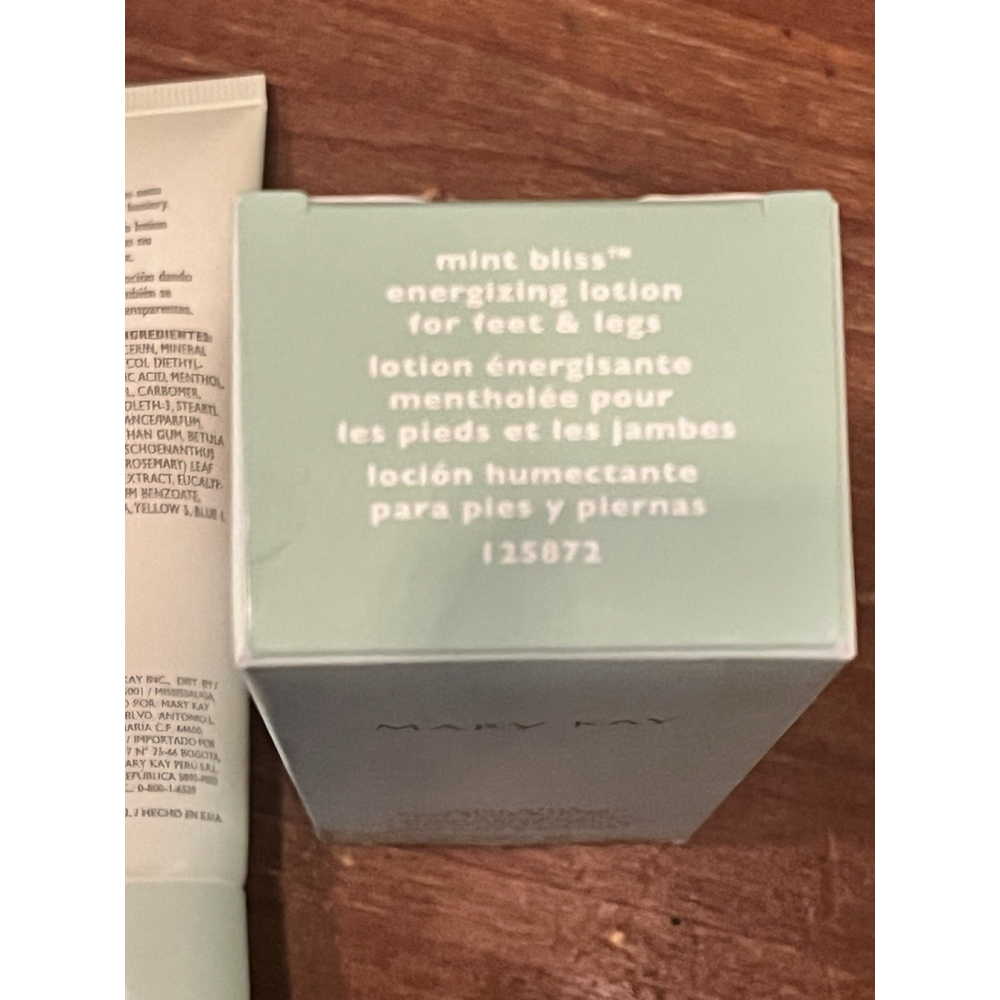 Mary Kay Mint Bliss Energizing Lotion for Feet and Legs - 3fl. oz - Picture 3 of 4